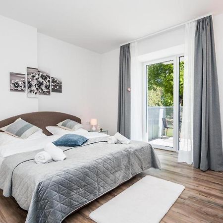 Perla Hradce 101 Apartment Hradec Kralove Bagian luar foto