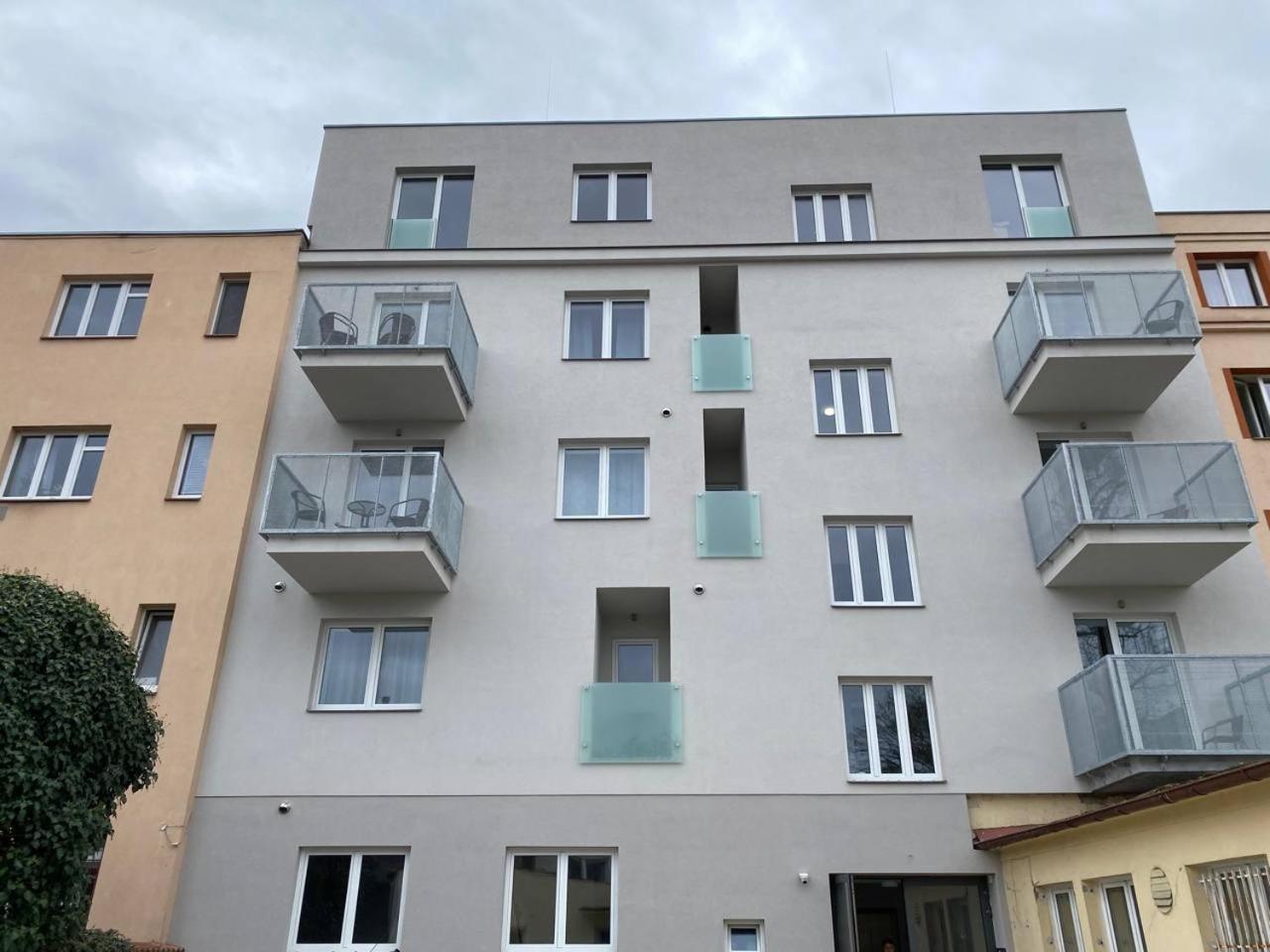 Perla Hradce 101 Apartment Hradec Kralove Bagian luar foto