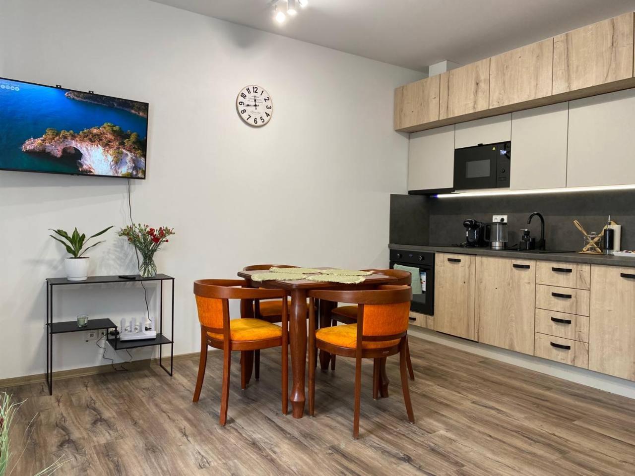 Perla Hradce 101 Apartment Hradec Kralove Bagian luar foto