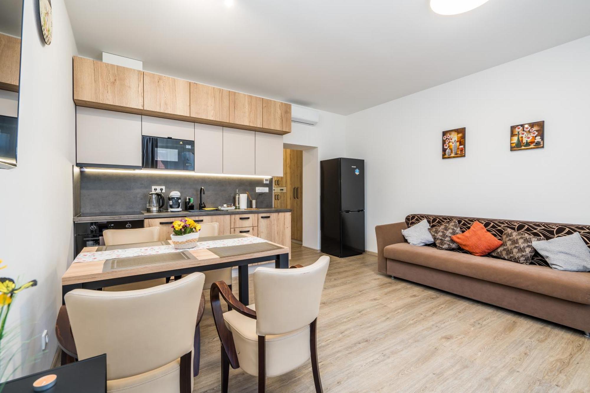 Perla Hradce 101 Apartment Hradec Kralove Bagian luar foto