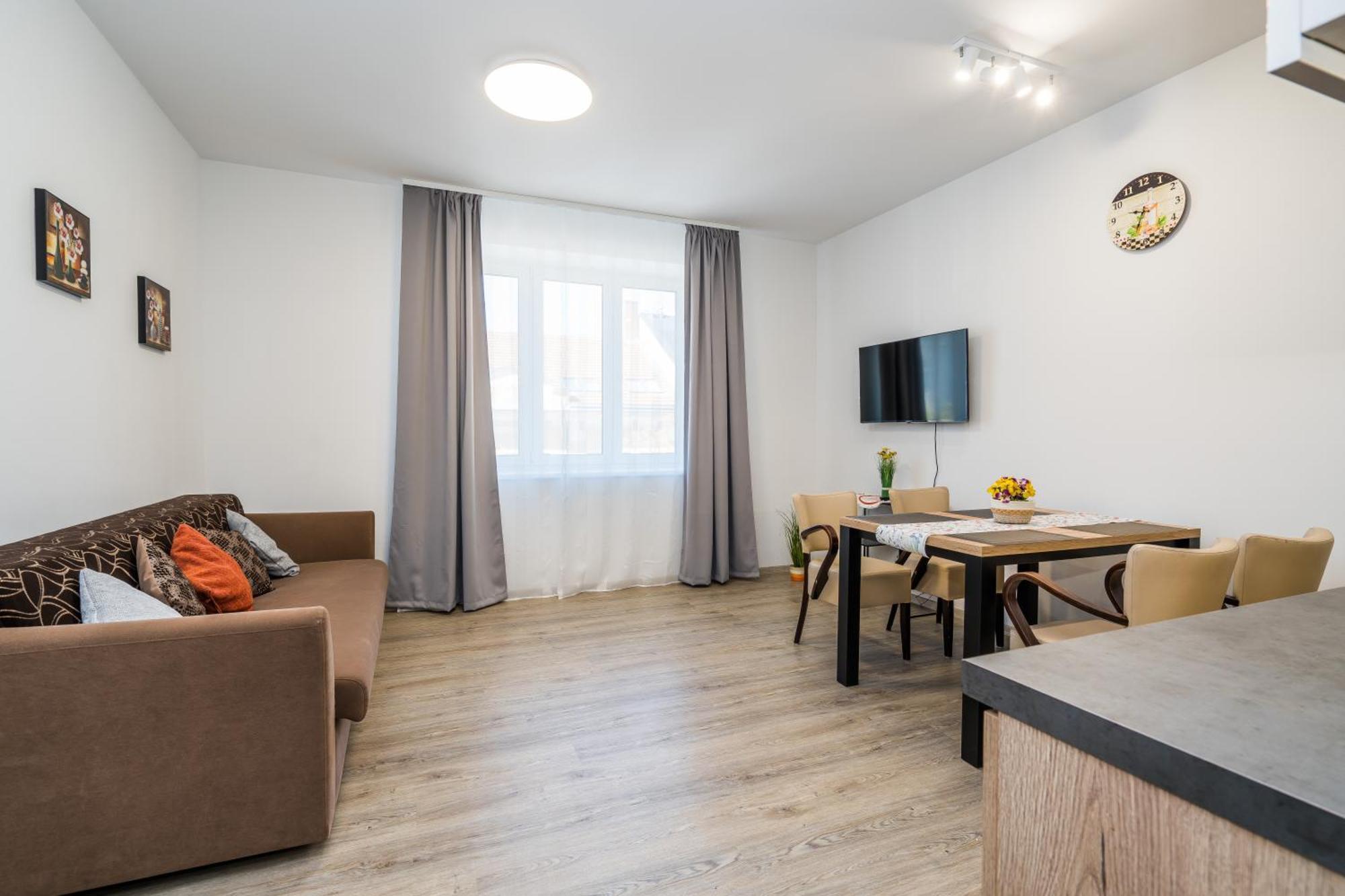 Perla Hradce 101 Apartment Hradec Kralove Bagian luar foto