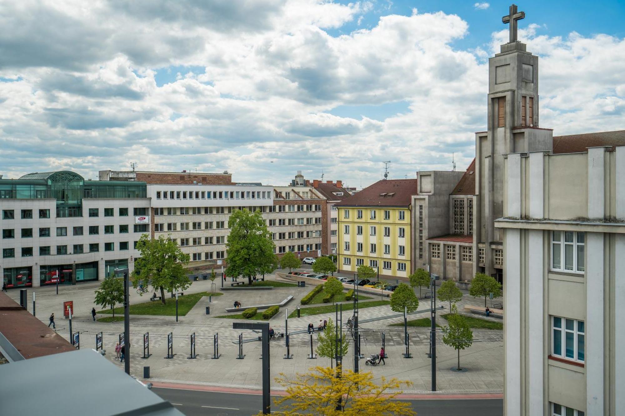 Perla Hradce 101 Apartment Hradec Kralove Bagian luar foto