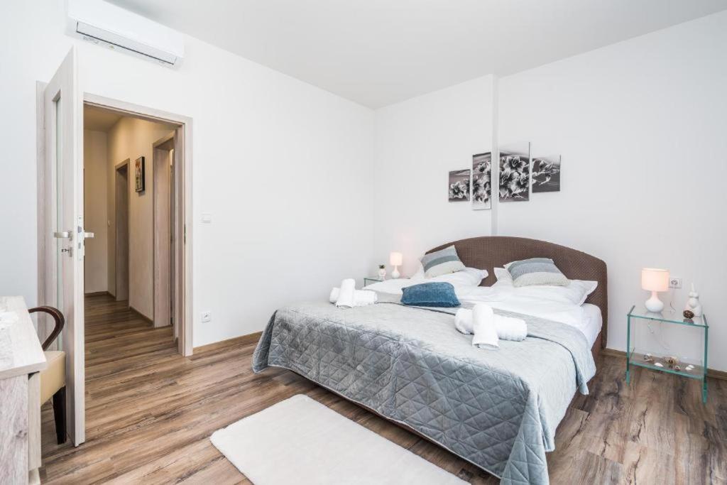 Perla Hradce 101 Apartment Hradec Kralove Bagian luar foto